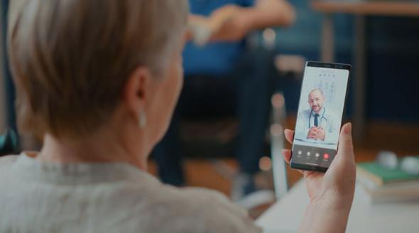 upc digitalimagination innowacje aplikacje dla seniorów lekarz